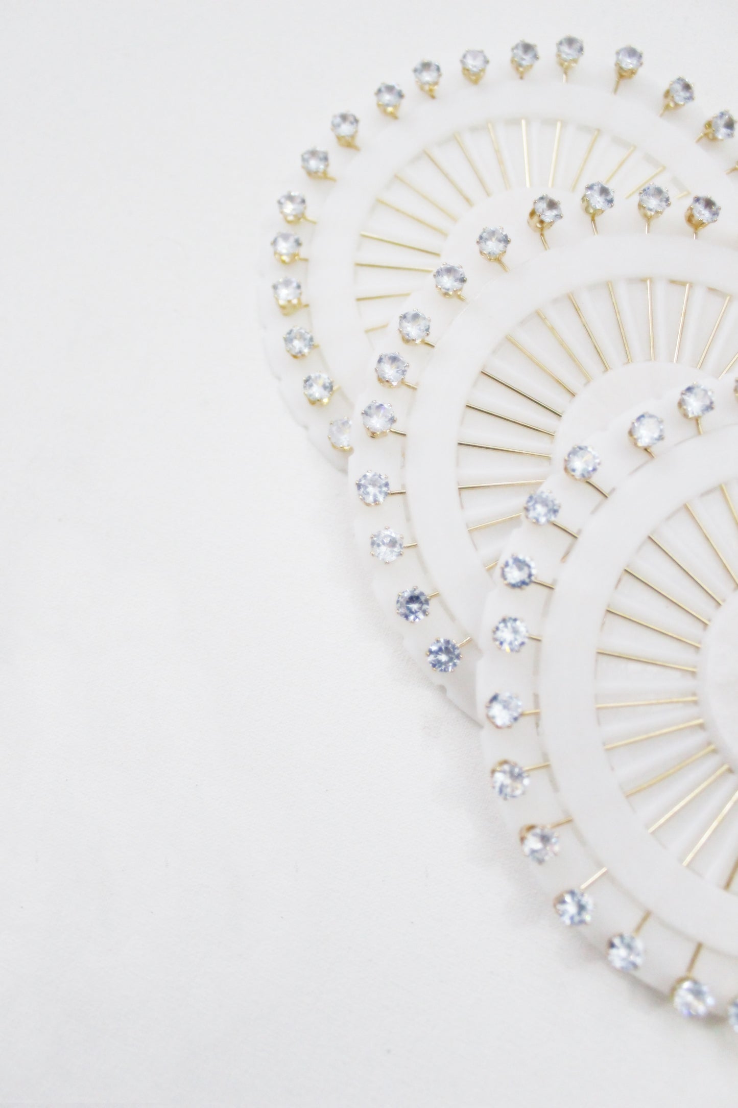 6 LONG PINS (SILVER- with golden base)