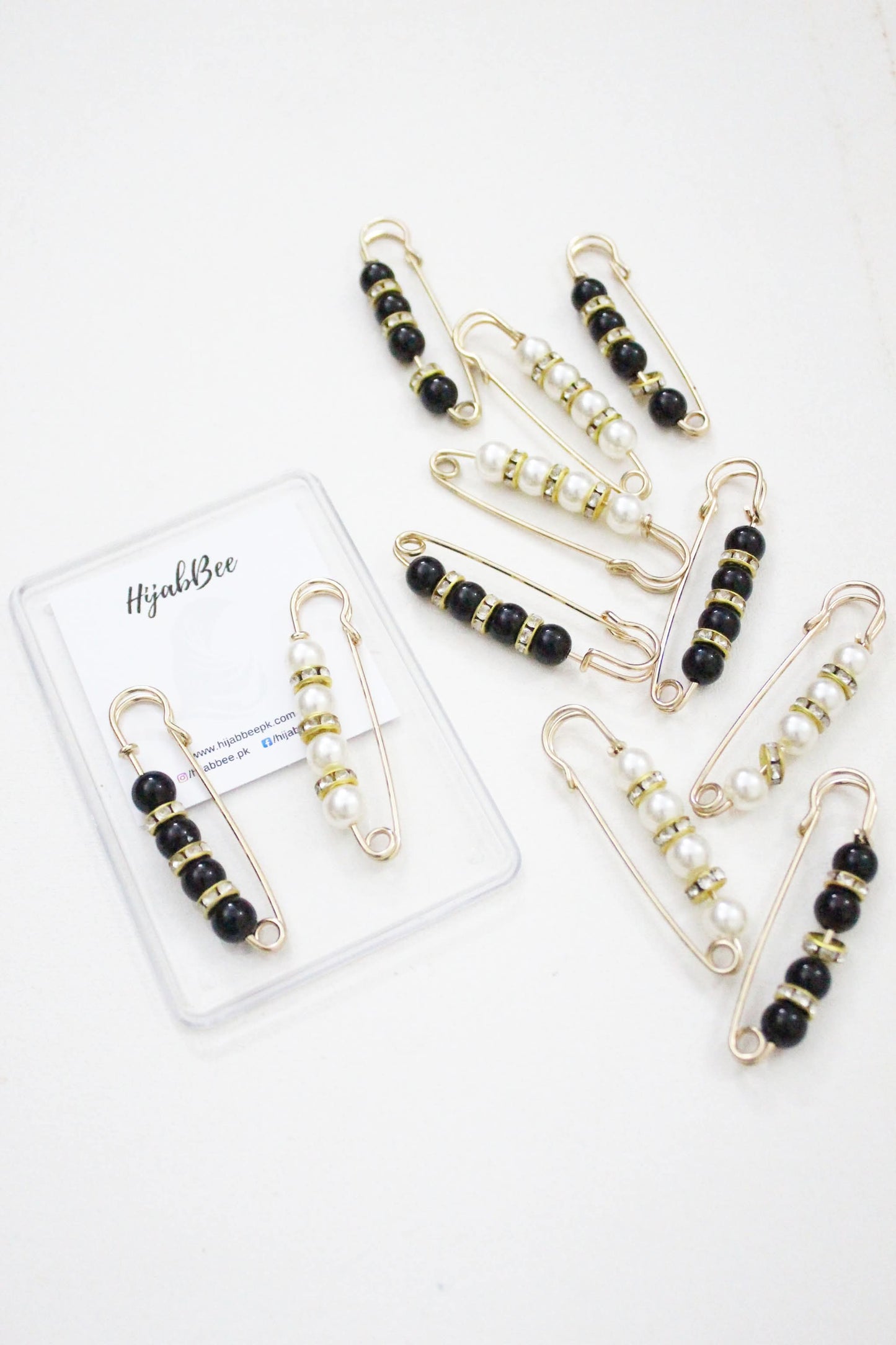 2 BROOCH PINS (WHITE/BLACK)