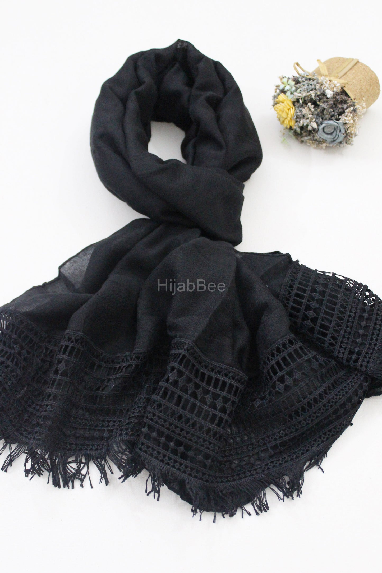 LACE CHARM - BLACK